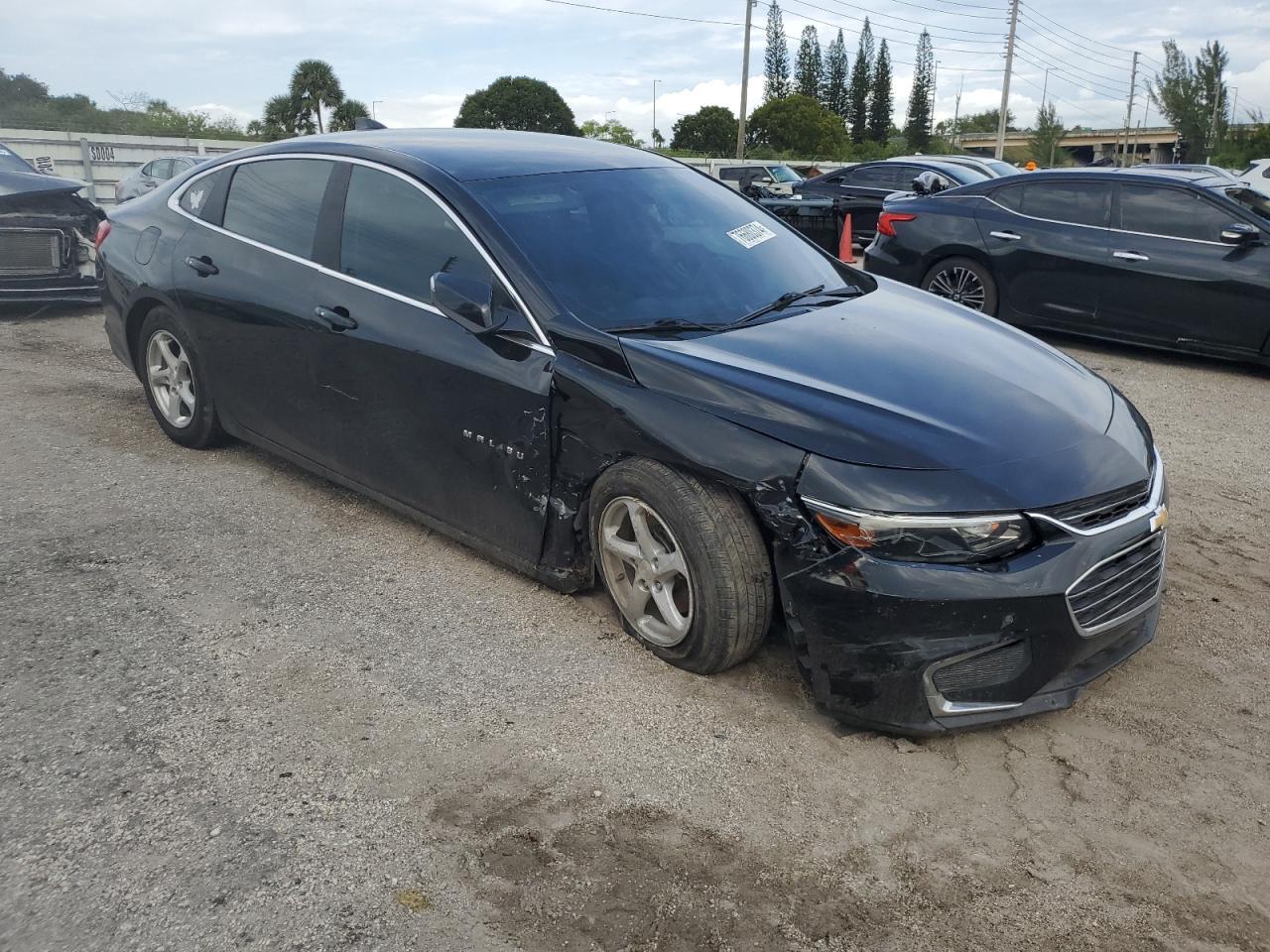 2017 CHEVROLET MALIBU LT - Image 4