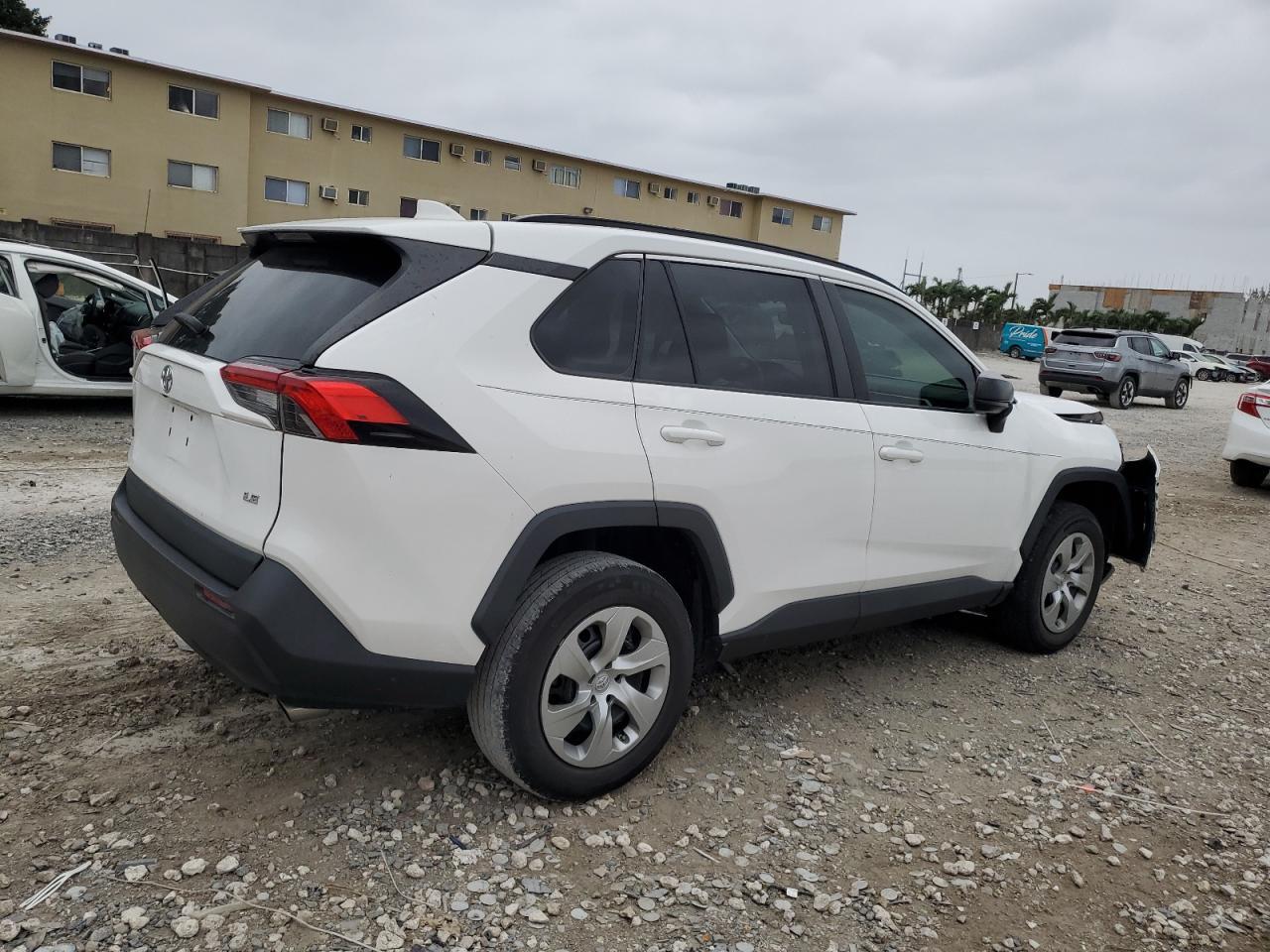 2021 TOYOTA RAV4 LE - Фото 3