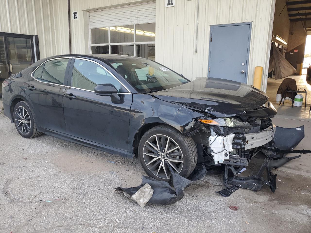 2021 TOYOTA CAMRY SE - Image 4