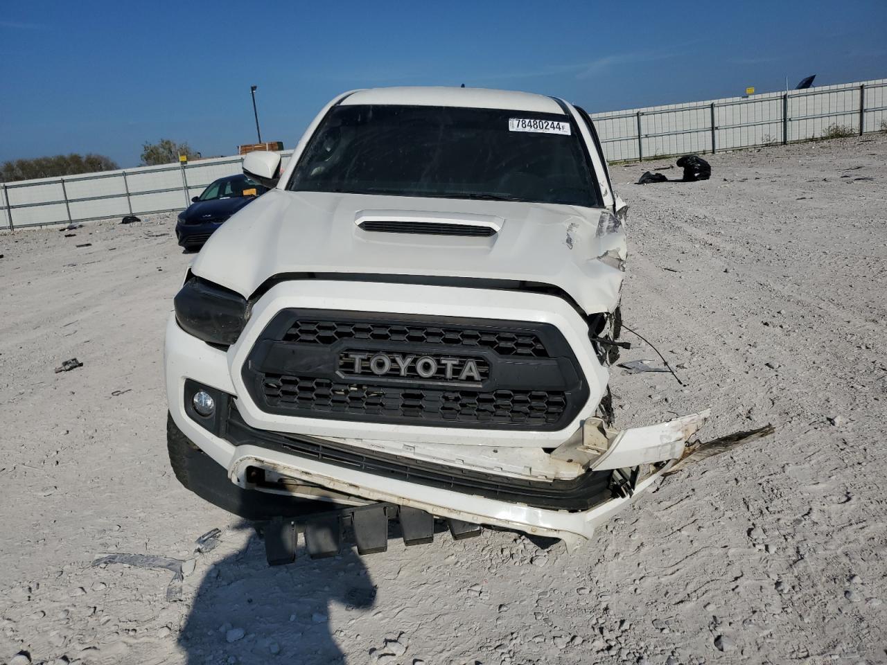 2017 TOYOTA TACOMA DOU - Фото 5