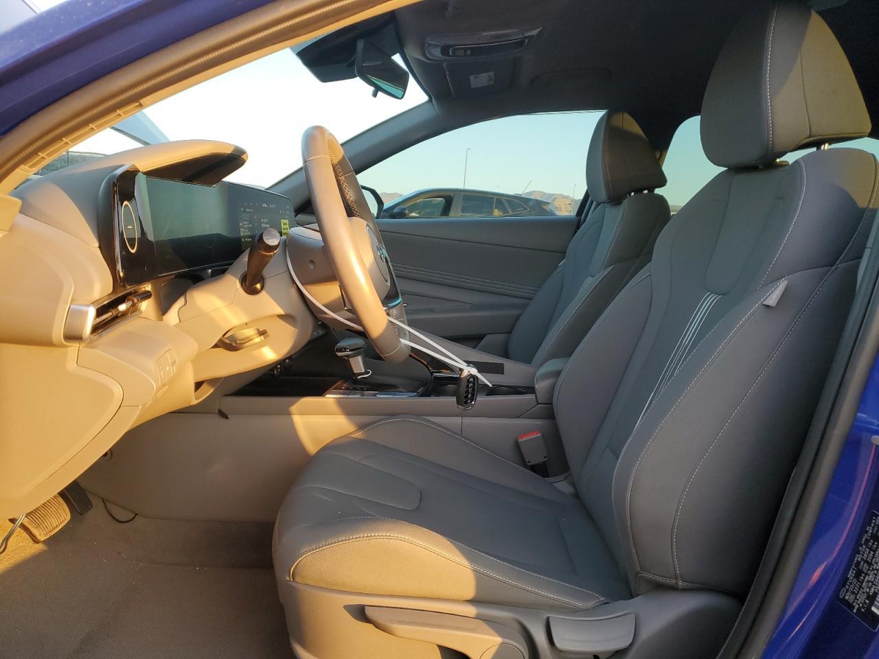 2023 HYUNDAI ELANTRA SE - Image 7