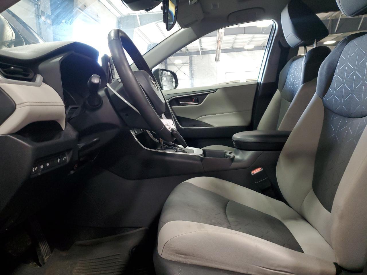 2020 TOYOTA RAV4 XLE - Image 7
