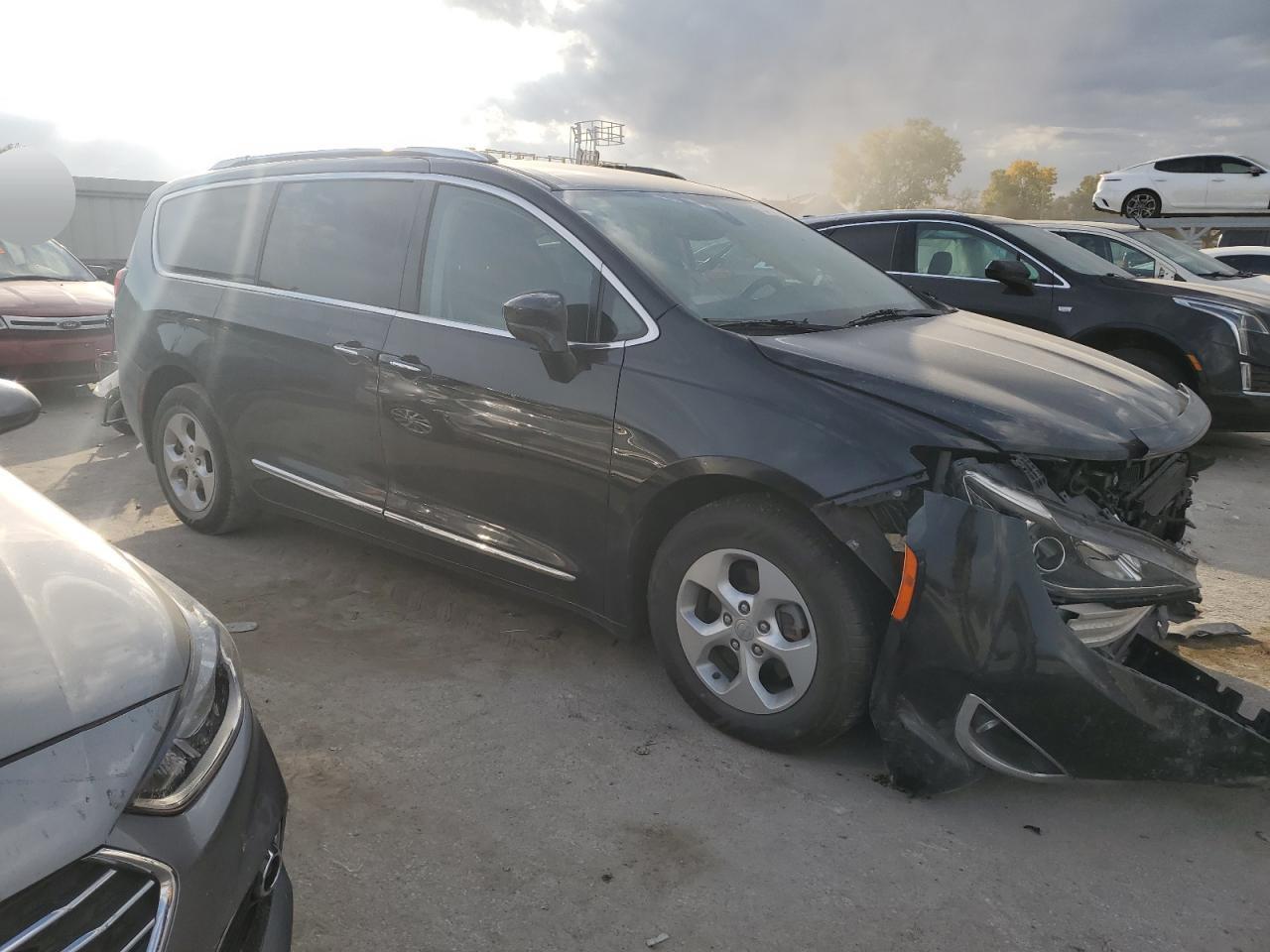 2017 CHRYSLER PACIFICA T - Image 4