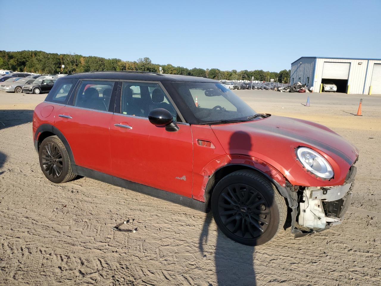 2017 MINI COOPER CLU - Image 4