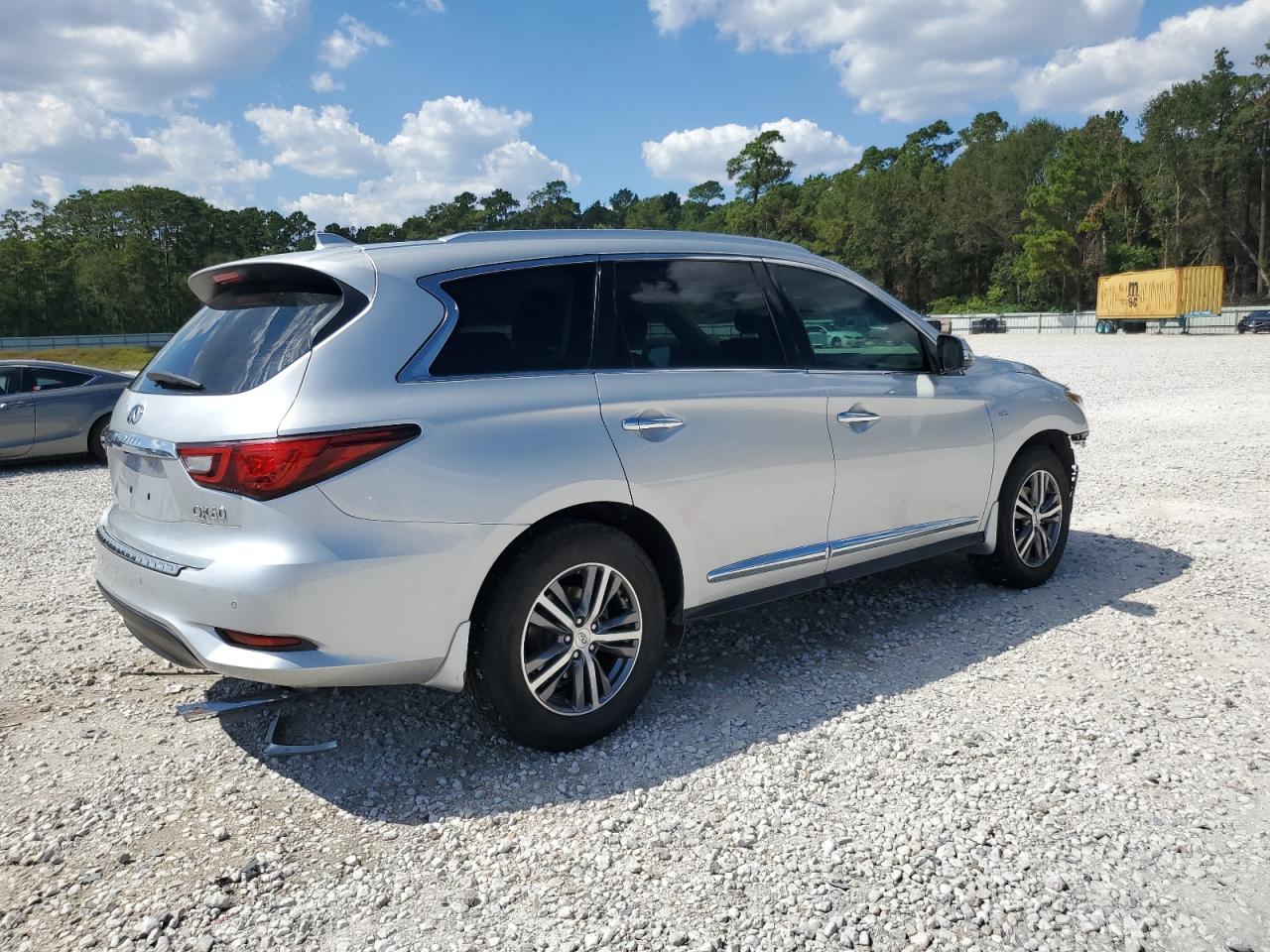 2019 INFINITI QX60 LUXE - Image 3