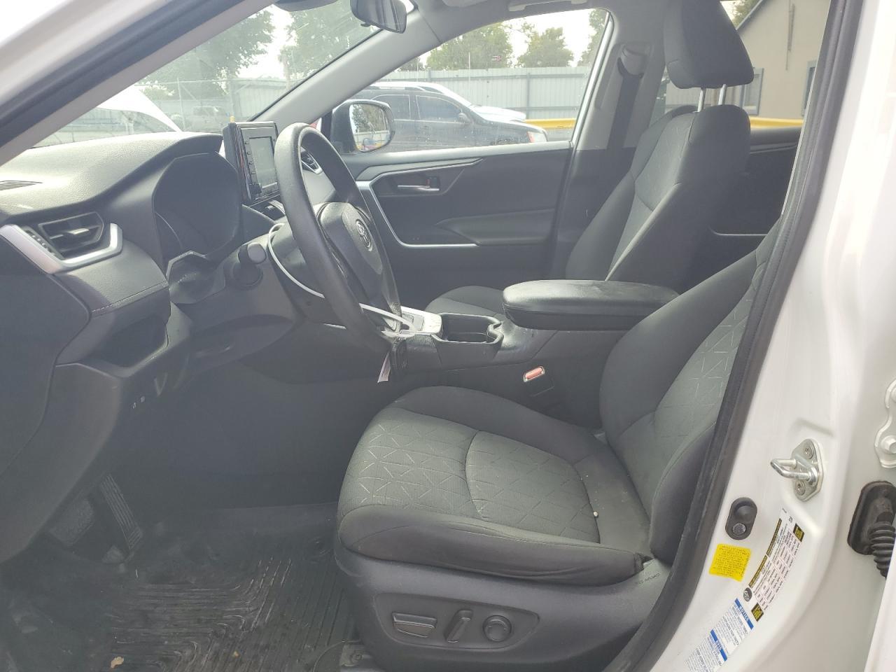 2020 TOYOTA RAV4 XLE - Image 7