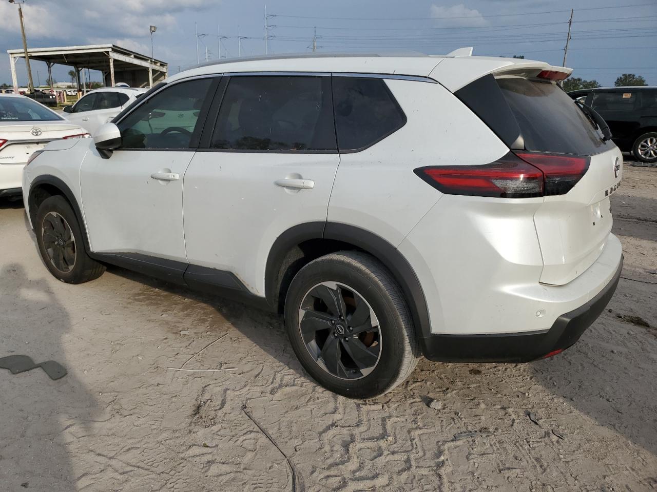 2024 NISSAN ROGUE SV - Image 2