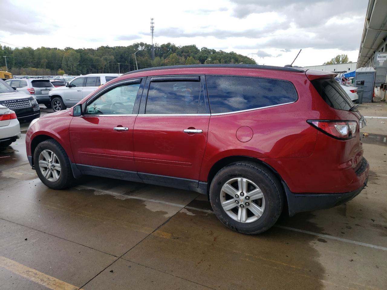 2014 CHEVROLET TRAVERSE L - Image 2
