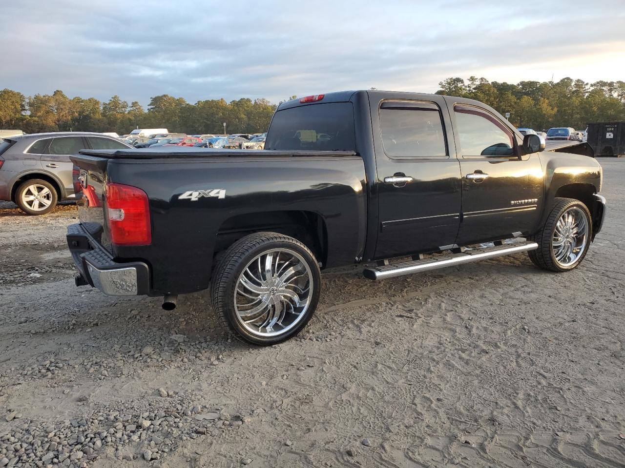2013 CHEVROLET SILVERADO - Image 3