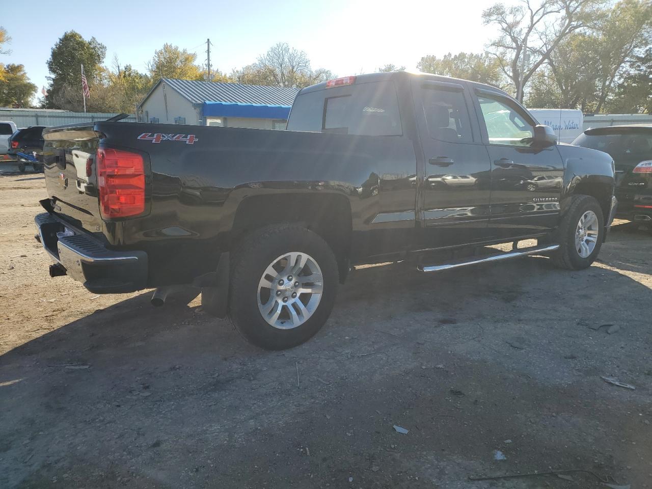 2017 CHEVROLET SILVERADO - Image 3