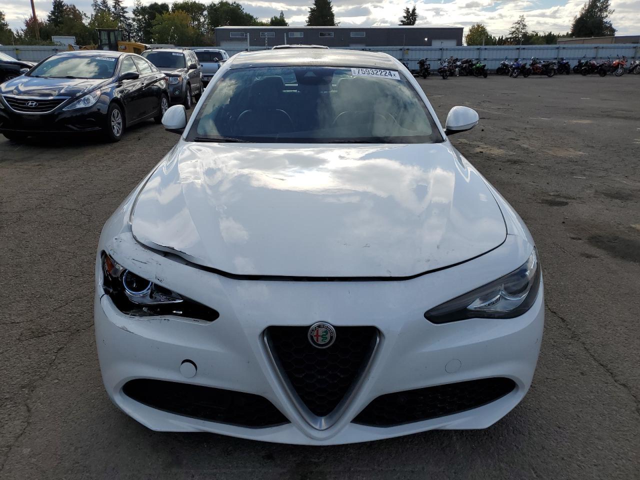 2017 ALFA ROMEO GIULIA TI - Фото 5