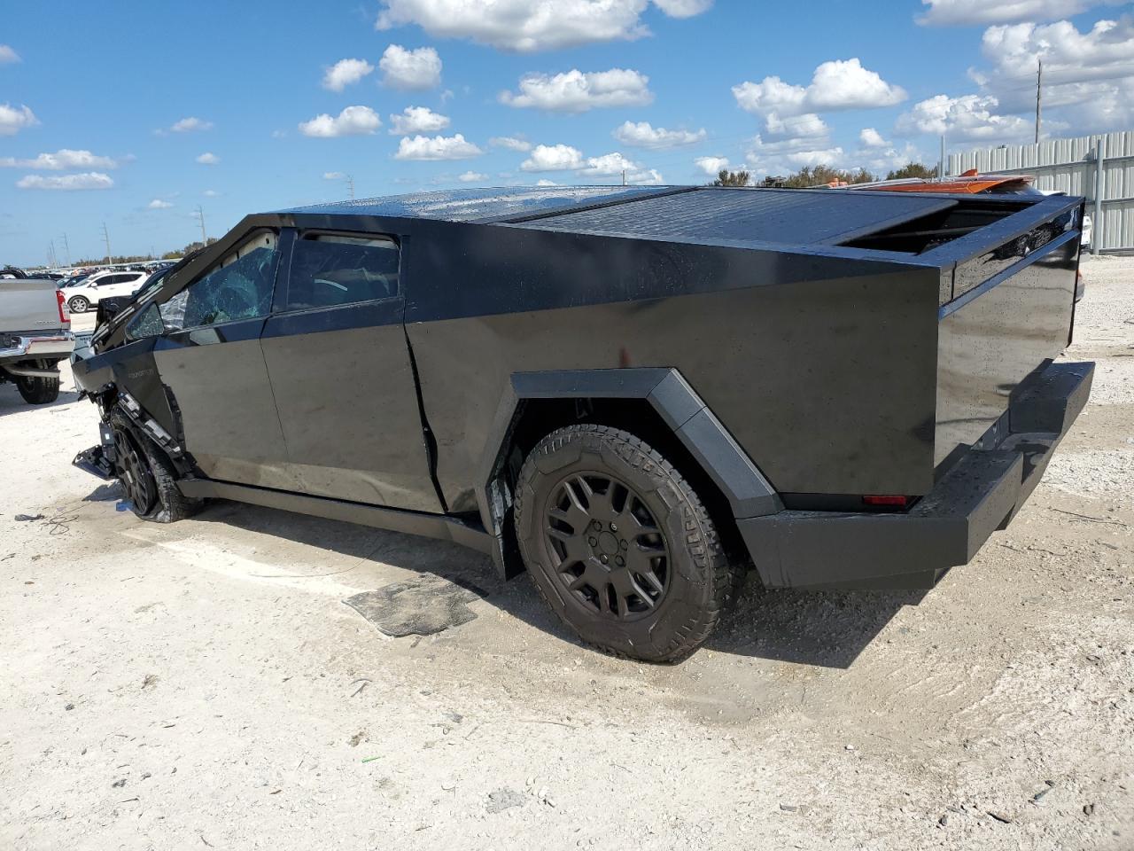 2024 TESLA CYBERTRUCK - Фото 2