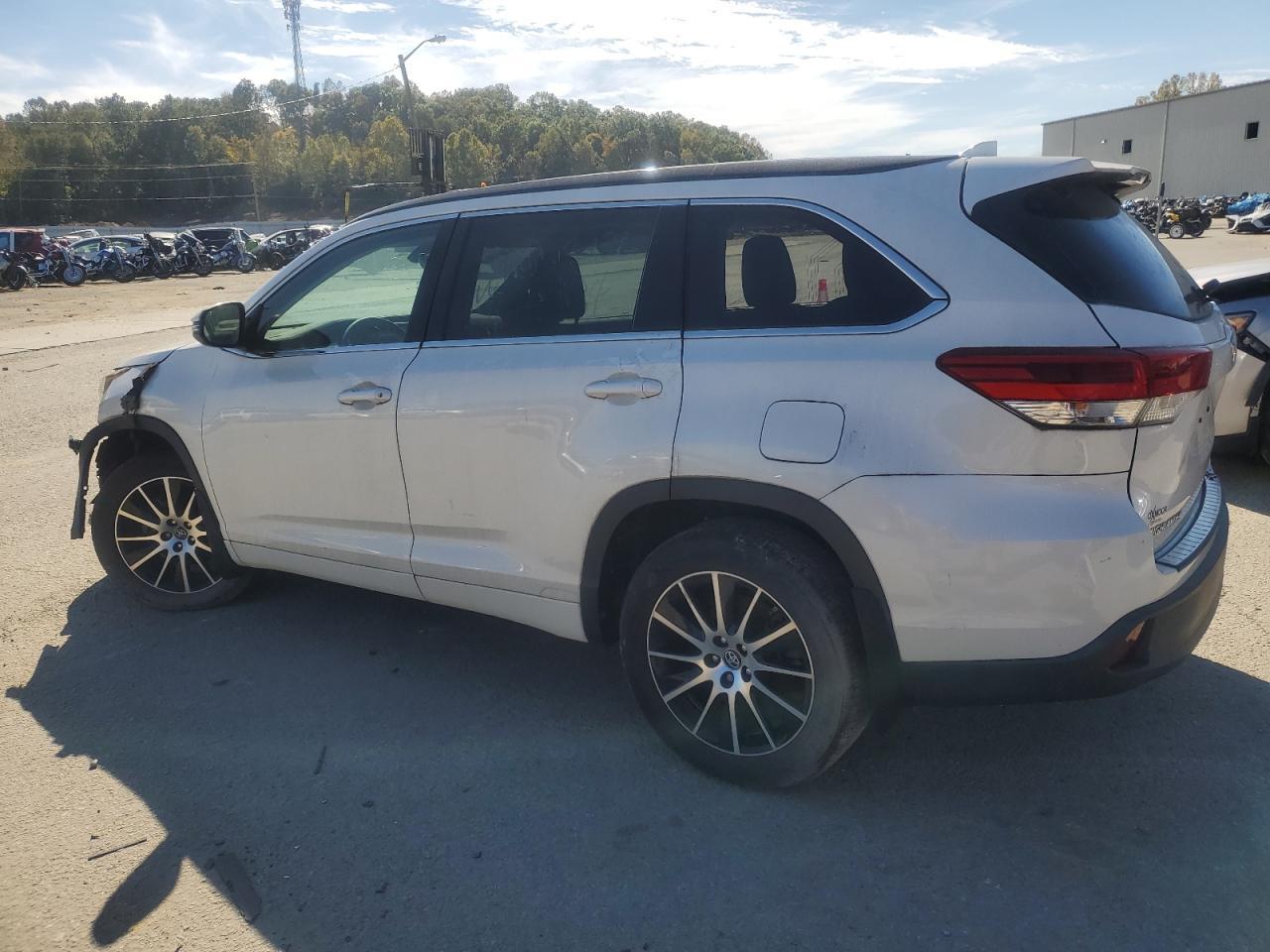 2018 TOYOTA HIGHLANDER - Image 2