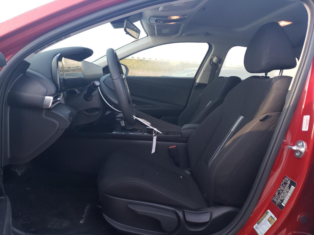 2024 HYUNDAI ELANTRA SE - Фото 7