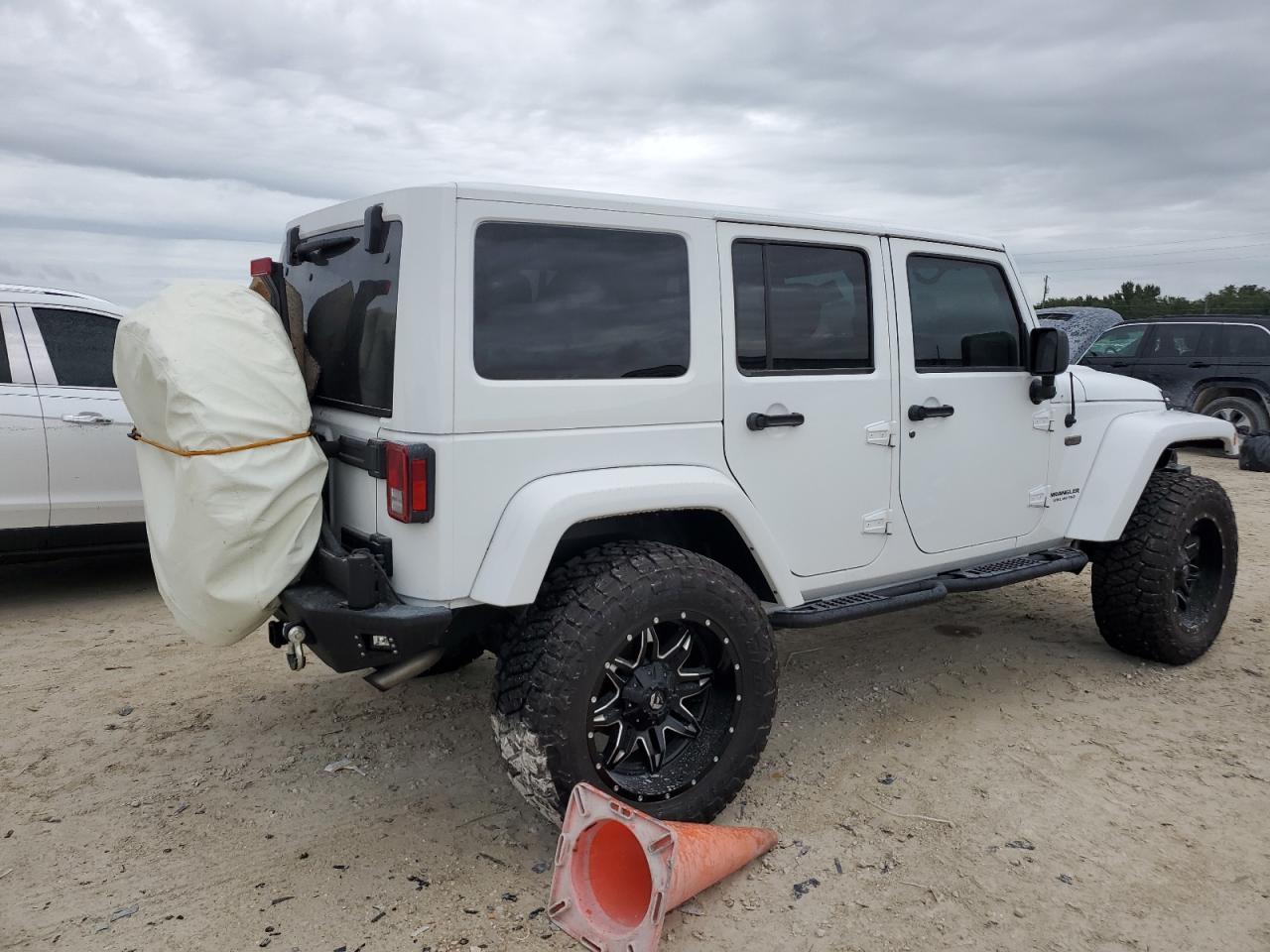 2017 JEEP WRANGLER U - Image 3
