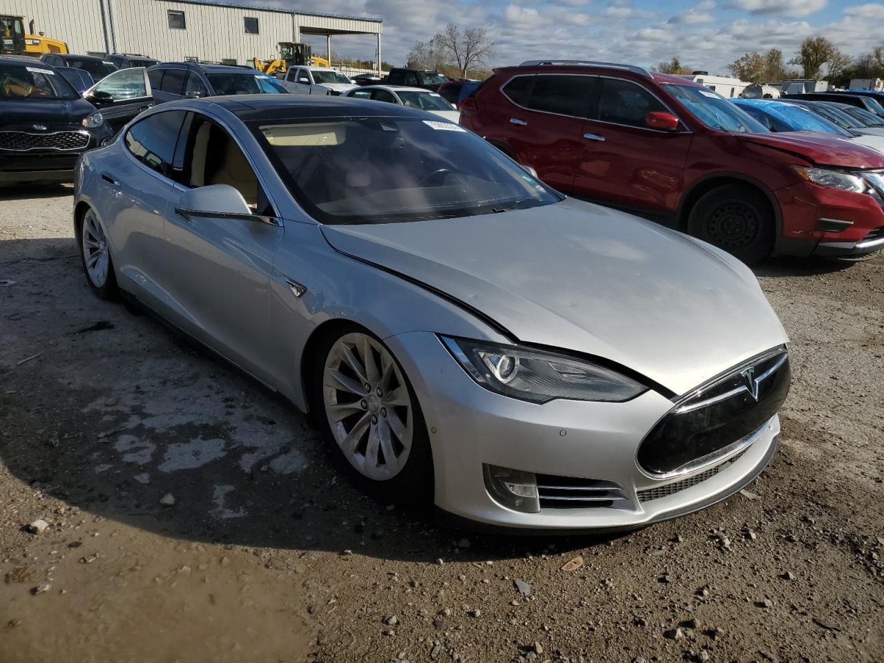 2015 TESLA MODEL S 85 - Image 4