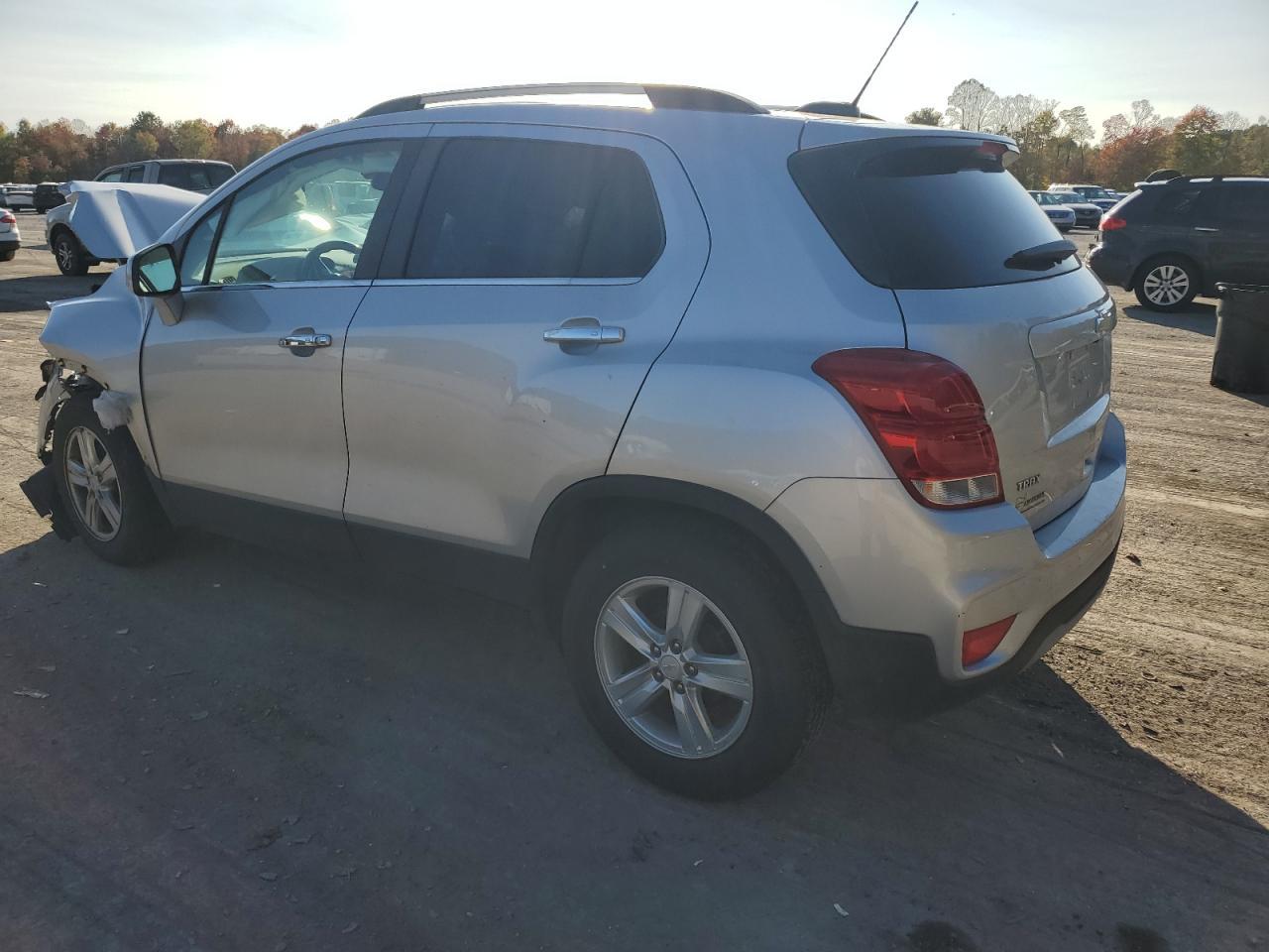 2018 CHEVROLET TRAX 1LT - Image 2