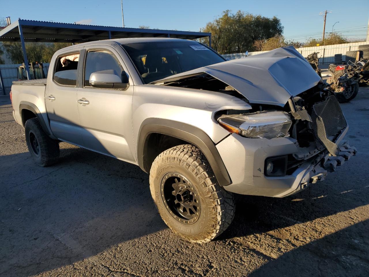 2017 TOYOTA TACOMA DOU - Фото 4