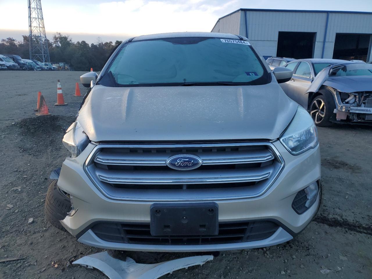 2017 FORD ESCAPE SE - Фото 5