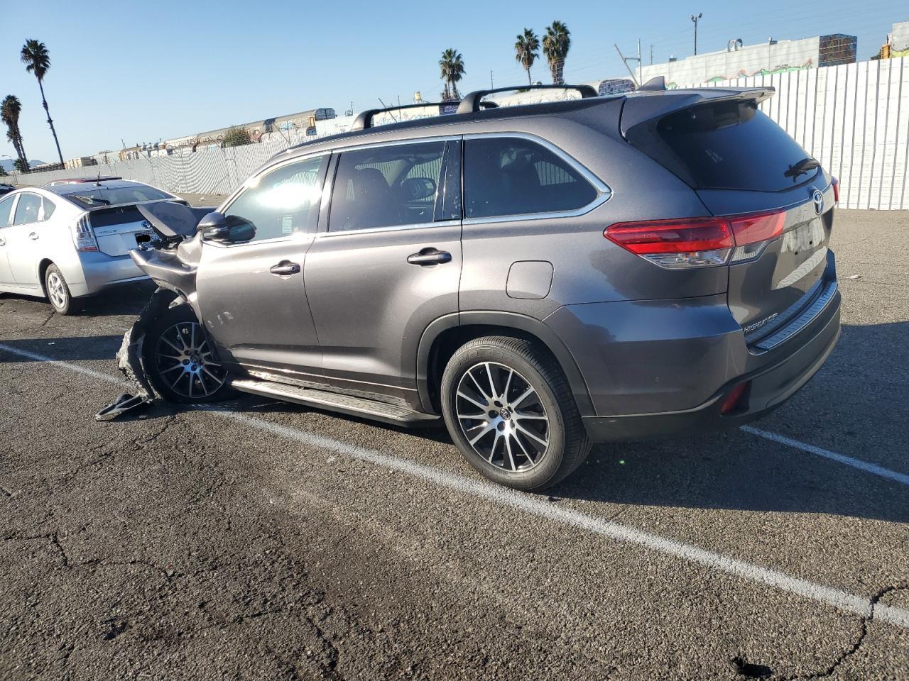 2018 TOYOTA HIGHLANDER - Image 2