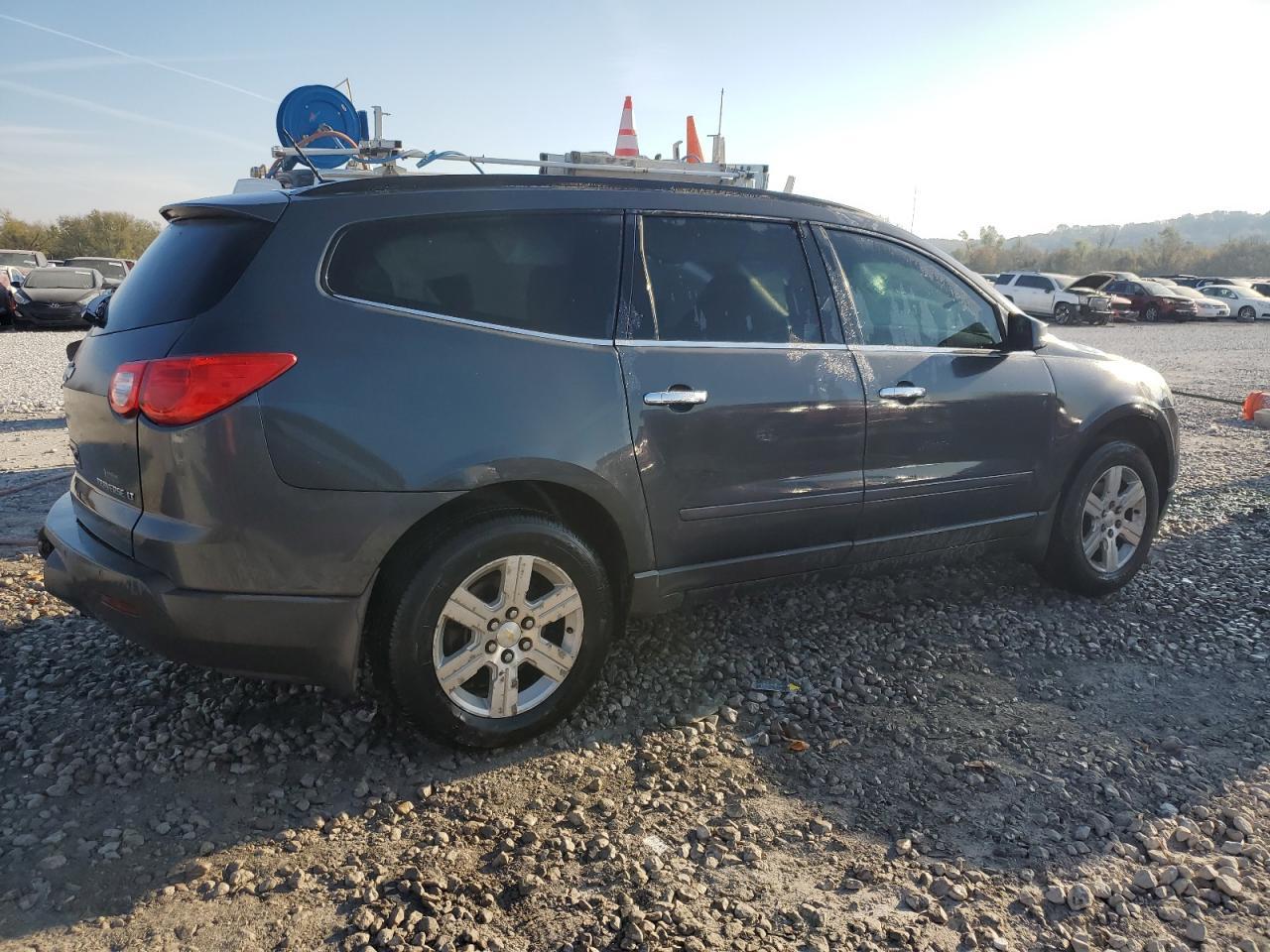 2011 CHEVROLET TRAVERSE L - Image 3