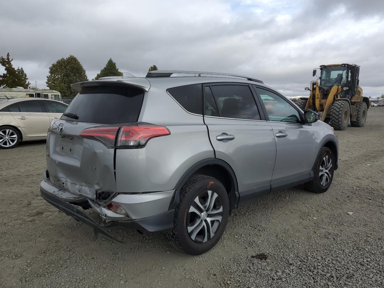 2018 TOYOTA RAV4 LE - Фото 3
