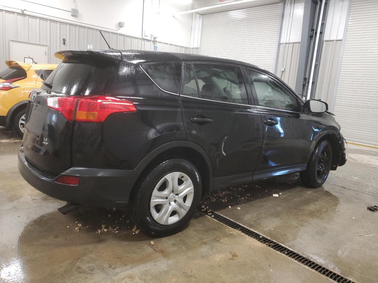 2015 TOYOTA RAV4 LE - Image 3