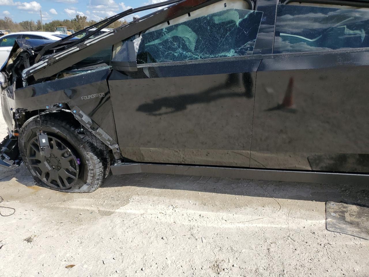 2024 TESLA CYBERTRUCK - Фото 7