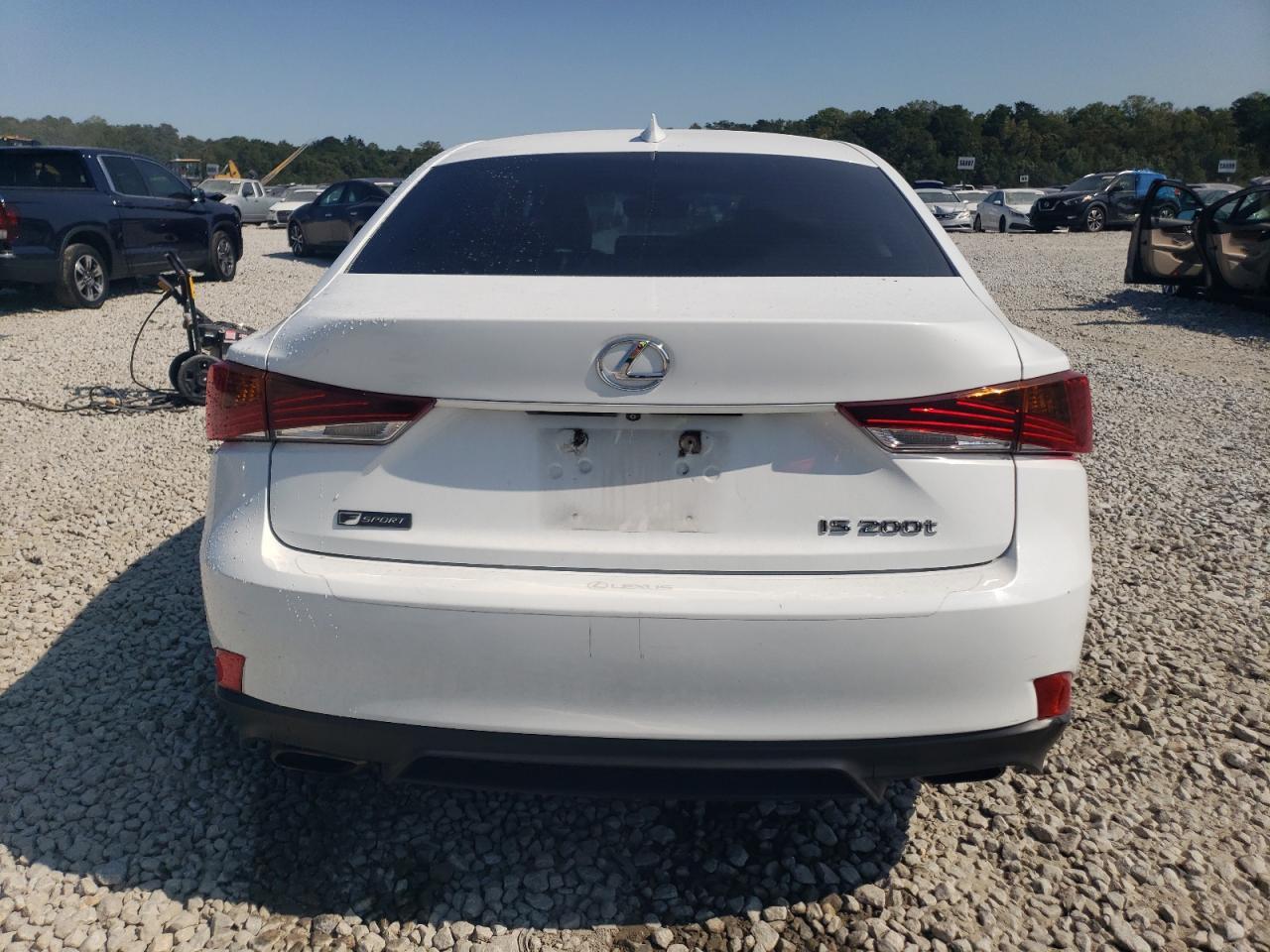 2017 LEXUS IS 200T - Фото 6