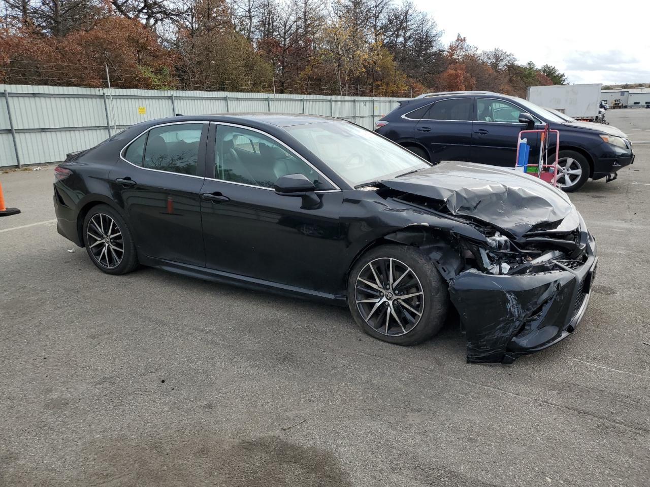 2021 TOYOTA CAMRY SE - Фото 4