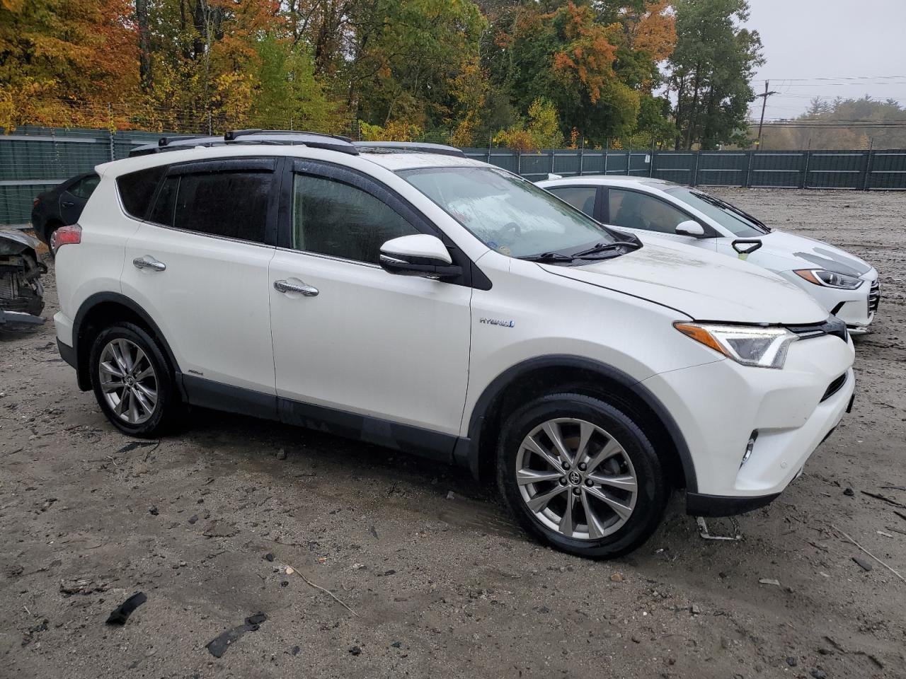 2017 TOYOTA RAV4 HV LI - Image 4