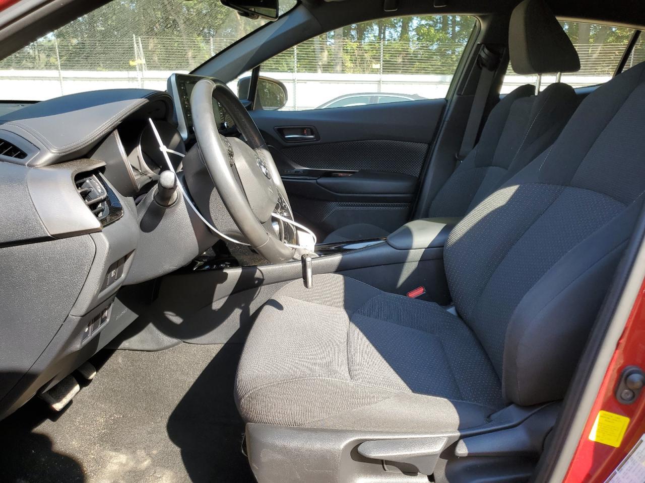 2019 TOYOTA C-HR XLE - Image 7