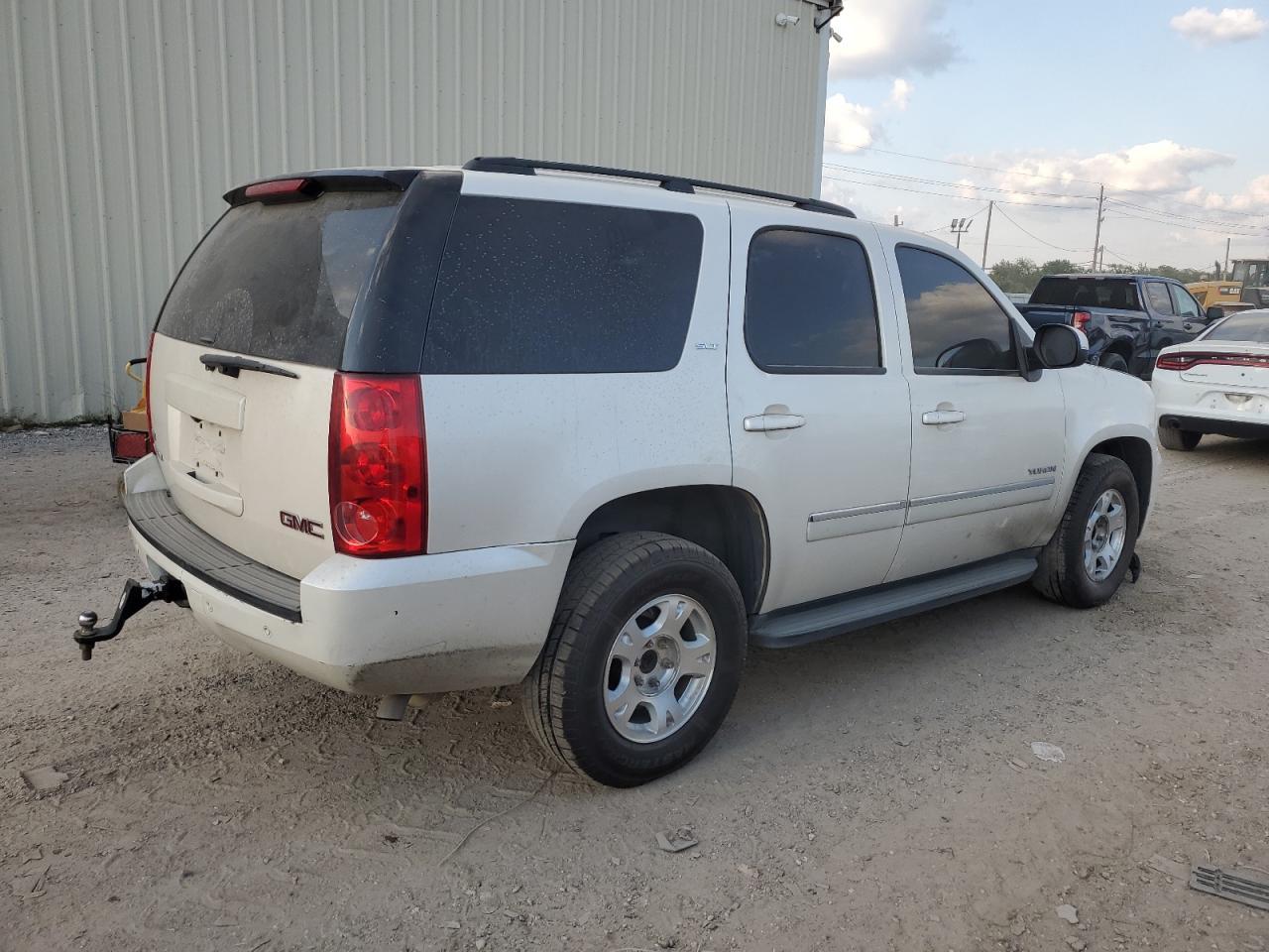 2012 GMC YUKON SLT - Image 3