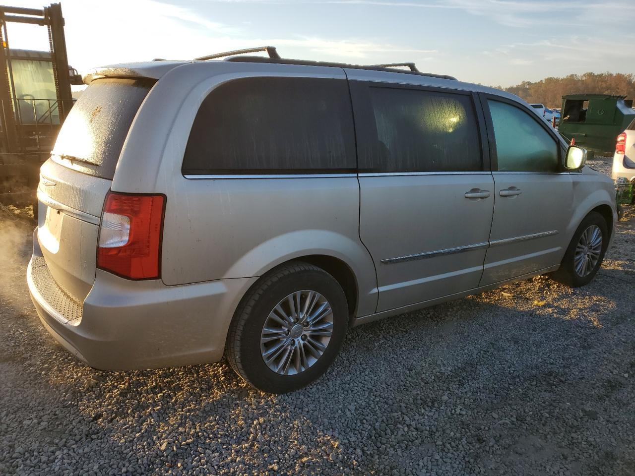 2014 CHRYSLER TOWN & COU - Image 3