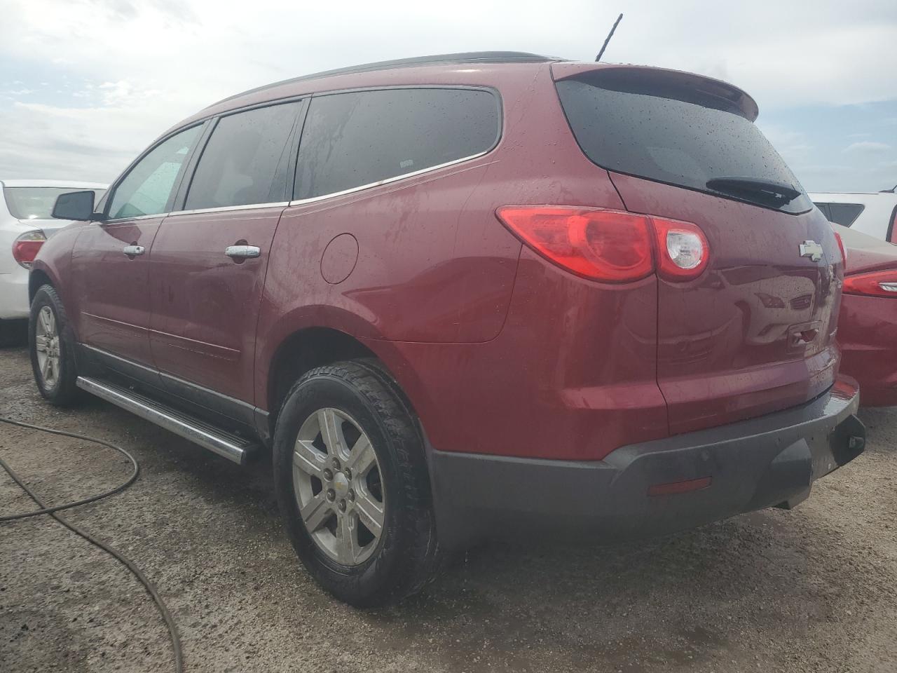 2011 CHEVROLET TRAVERSE L - Фото 2