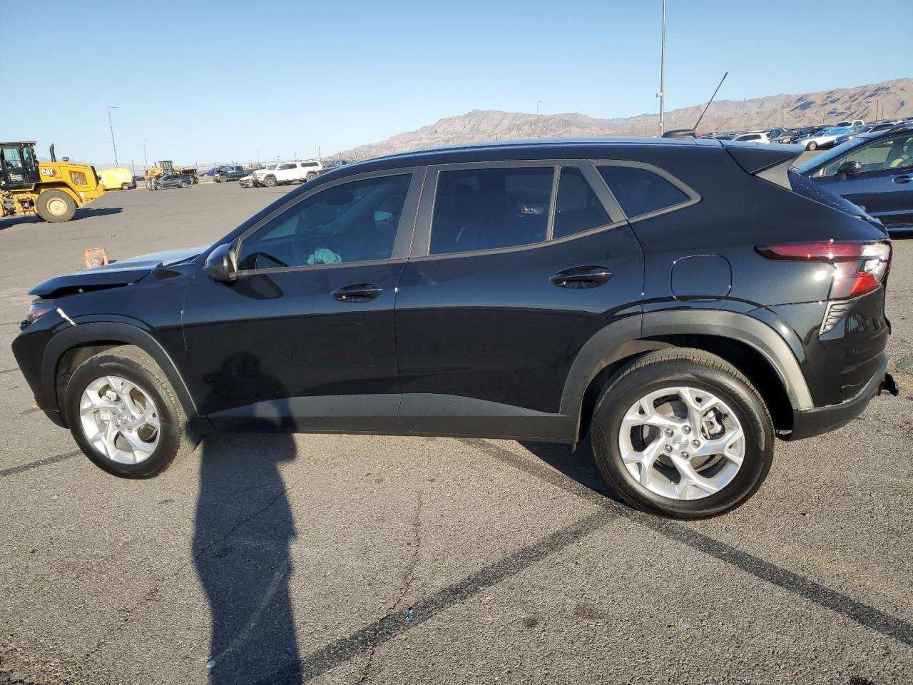 2024 CHEVROLET TRAX LS - Фото 2