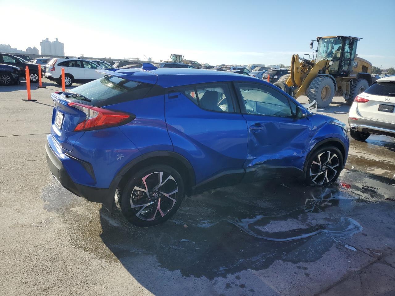 2021 TOYOTA C-HR XLE - Фото 3