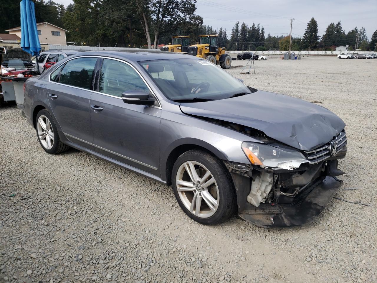 2013 VOLKSWAGEN PASSAT SEL - Image 4