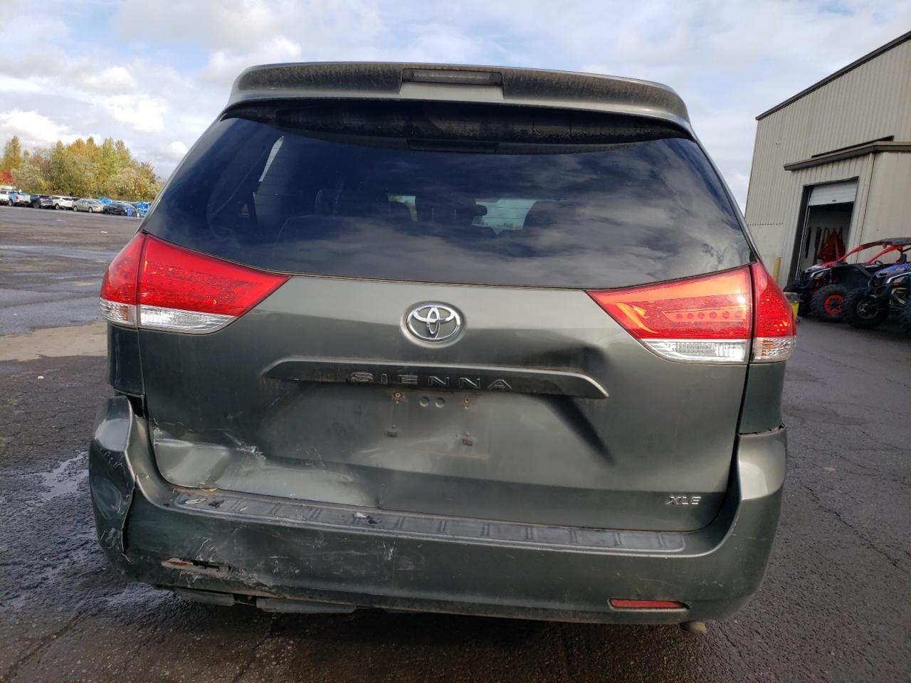 2011 TOYOTA SIENNA XLE - Фото 6