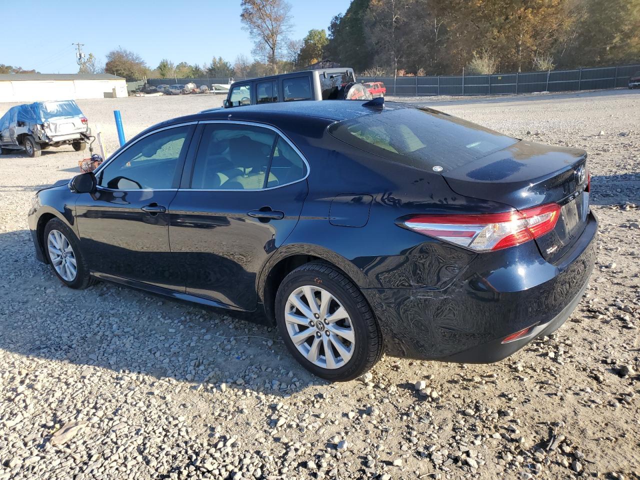 2020 TOYOTA CAMRY LE - Фото 2