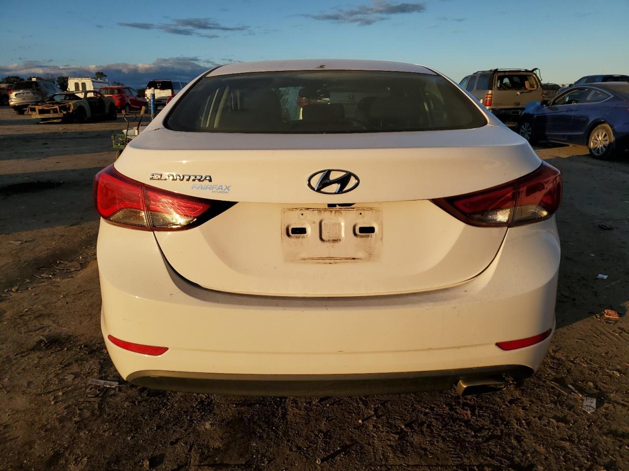 2015 HYUNDAI ELANTRA SE - Image 6