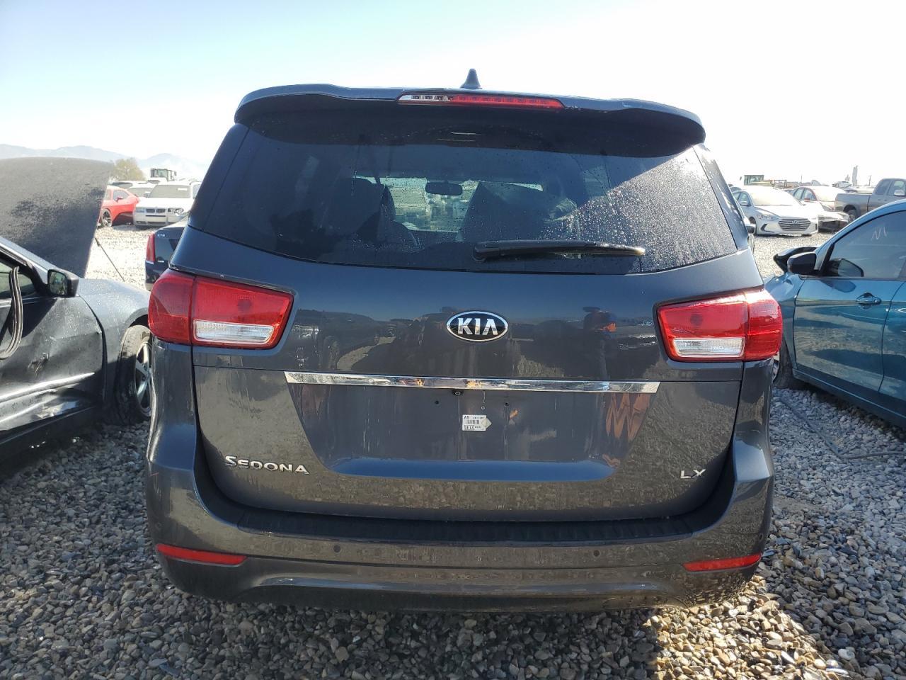 2017 KIA SEDONA LX - Image 6