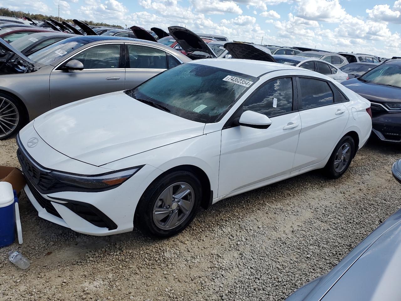 2024 HYUNDAI ELANTRA SE