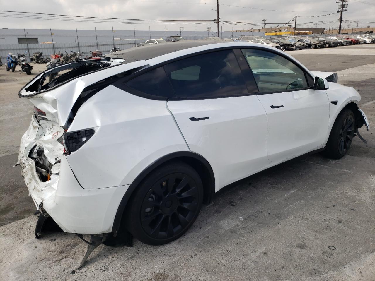 2023 TESLA MODEL Y - Фото 3