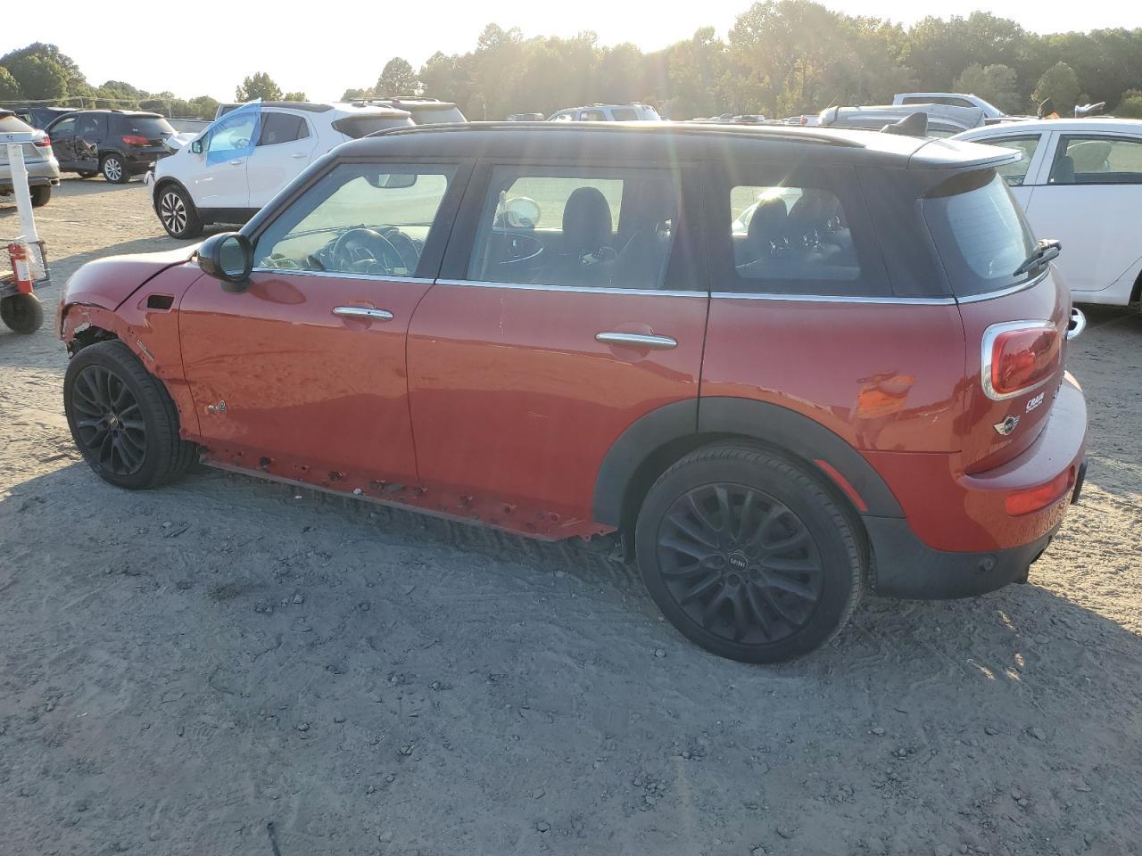 2017 MINI COOPER CLU - Image 2