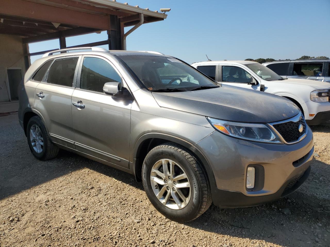 2015 KIA SORENTO LX - Image 4