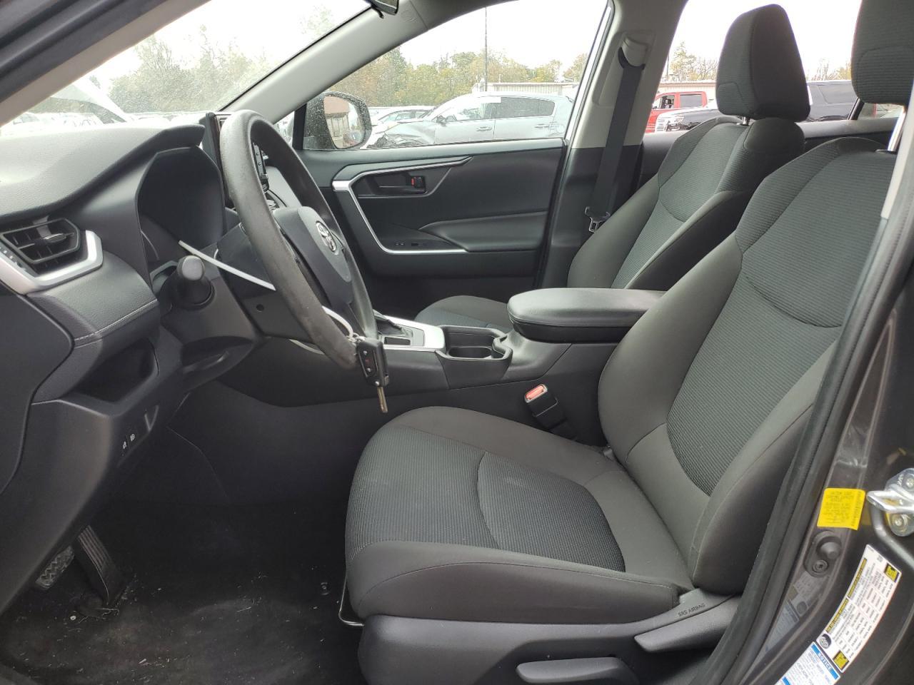 2021 TOYOTA RAV4 LE - Фото 7