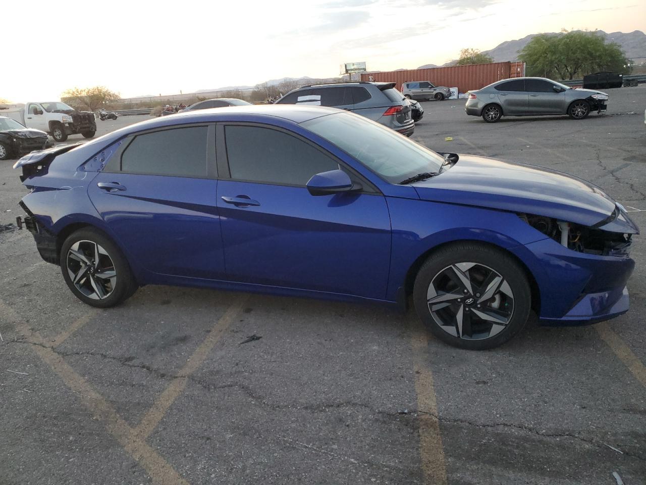 2023 HYUNDAI ELANTRA SE - Image 4