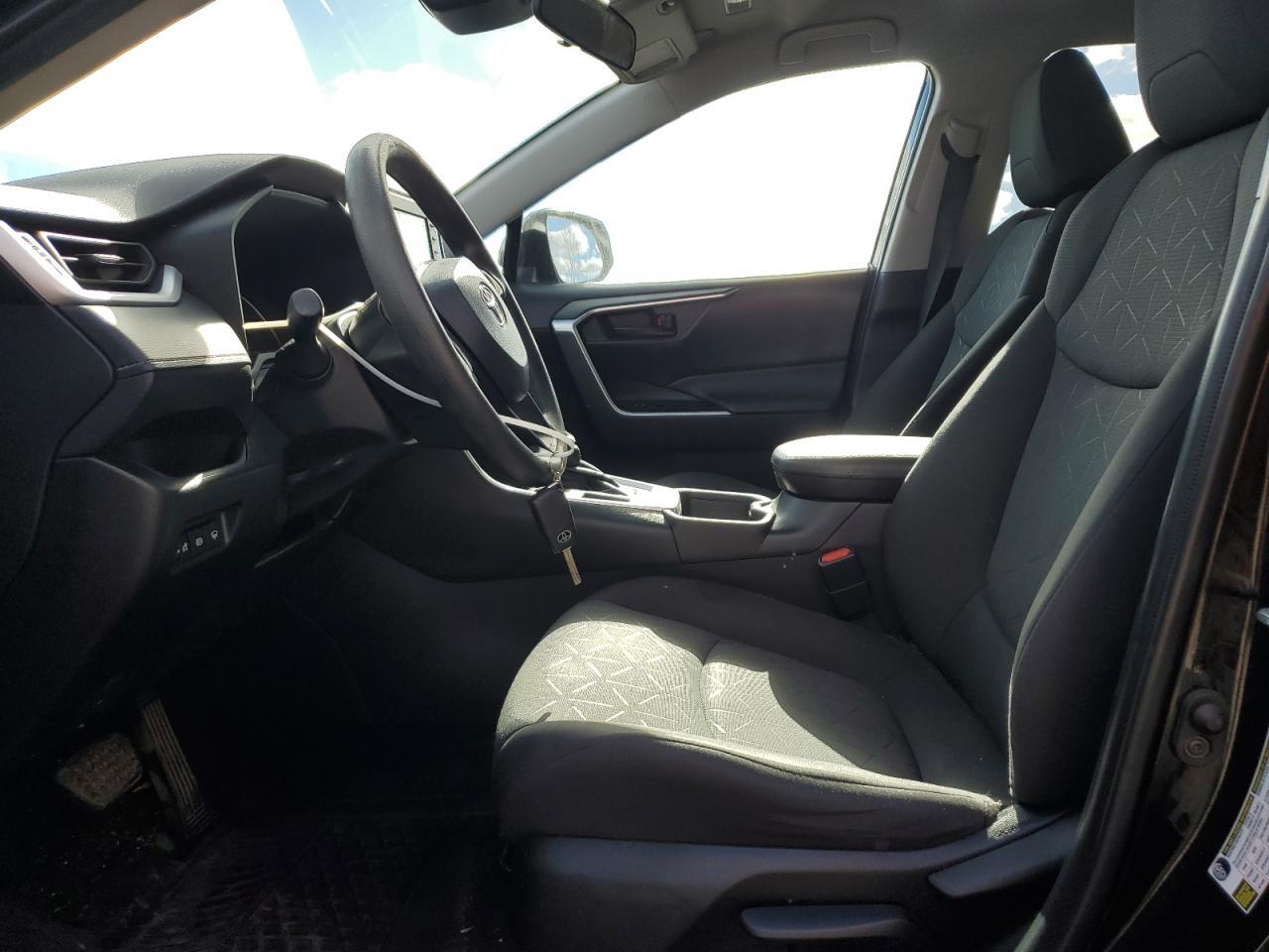 2021 TOYOTA RAV4 LE - Фото 7
