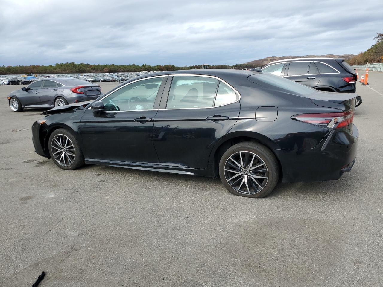 2021 TOYOTA CAMRY SE - Фото 2